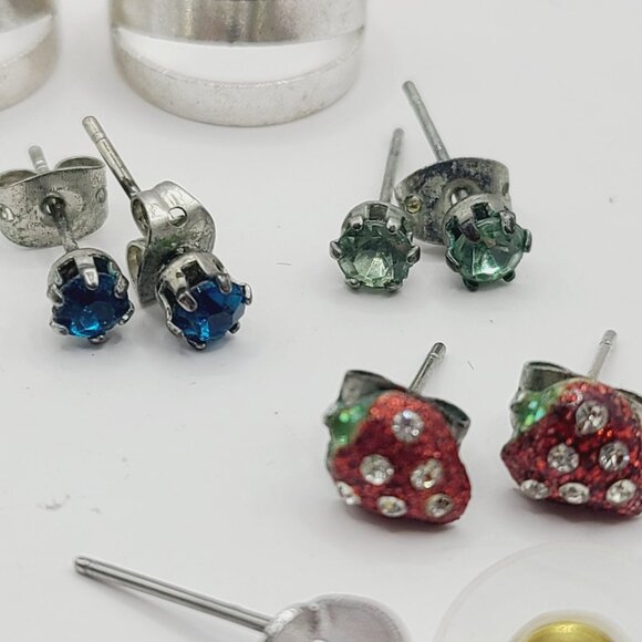 Lot of Assorted Stud & Hoop Earrings Set Some Tarnish and Wear - Picture 3 of 6